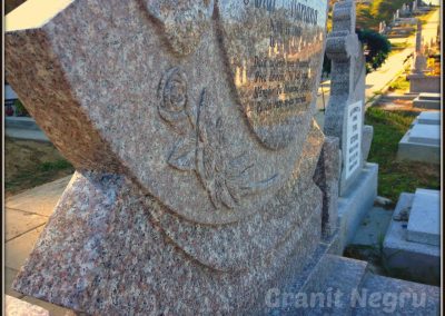 Detalii finisaje monumente funerare granit